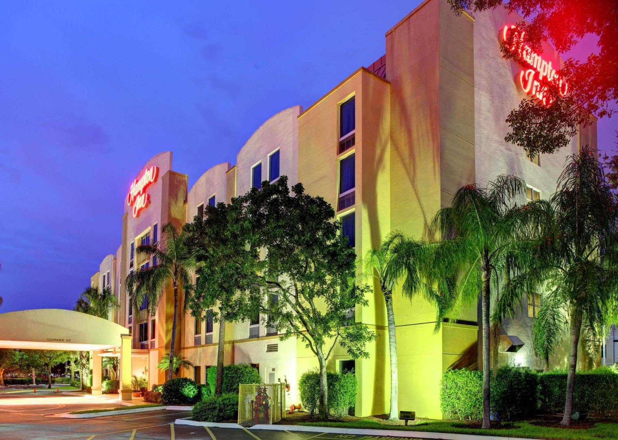 Hampton Inn Pembroke Pines Exterior foto